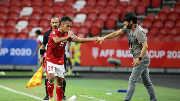 Indonesia head coach, Shin Tae Yong (R) congratulates Irfan Samaling Kumi after scoring the second goal during the AFF Suzuki Cup 2020 Group B match between Malaysia and Indonesia at National Stadium on December 19, 2021 in Singapore.
 (Photo by Suhaimi Abdullah/NurPhoto via Getty Images)