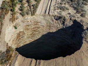 Lubang Raksasa Misterius Muncul di Chile, Lebih Besar dari Lapangan Tenis
