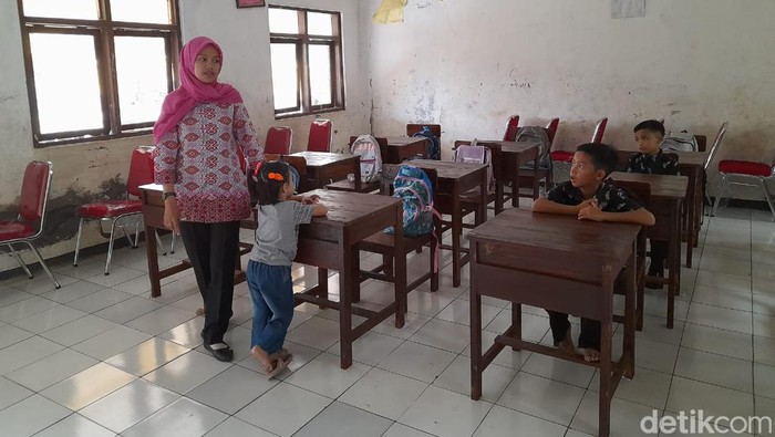 Siswa SDN Banjarsari Subang kembali merasakan kenyamanan belajar.