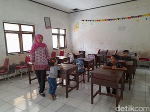 Siswa SDN Banjasari Subang Bisa Kembali Merasakan Nyamannya Belajar