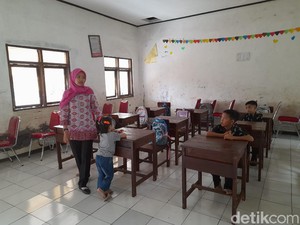 Siswa SDN Banjasari Subang Bisa Kembali Merasakan Nyamannya Belajar