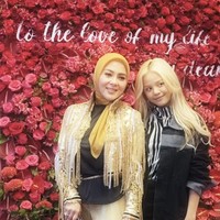 Salah satu tamu undangan Syahrini yang cukup mencuri atensi adalah idol KPop Sorn eks CLC. Tak disangka rupanya istri Reino Barack itu bersahabat dengan Sorn eks CLC. Foto: Instagram/@princessyahrini