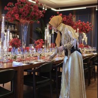 Di hari ulang tahunnya Syahrini memilih merayakannya dengan makan malam mewah di Singapura. Tak hanya berdua dengan sang suami, Reino Barack, pasangan yang menikah pada Februari 2019 itu juga mengundang para kerabat dan sahabat-sahabat dekatnya. Foto: Instagram/@princessyahrini