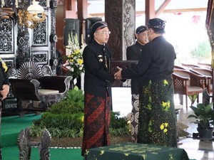 Tradisi Bedhol Pusaka Blitar, 2 Benda Sakral Diserahkan ke Wakil Bupati