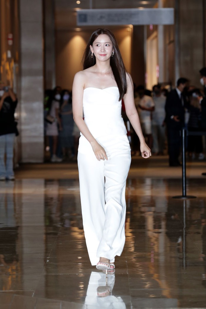 SEOUL, SOUTH KOREA - AUGUST 04: Yoona of South Korean girl group Girls' Generation attends during the 'Estee Lauder' Pop-Up Store Opening at Lotte World Mall on August 04, 2022 in Seoul, South Korea. (Photo by Han Myung-Gu/WireImage)