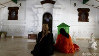 Kalau kita baca sejarah Banten di manuskrip, ada mitos Sultan Hasanuddin mengadu kesaktian dengan Pucuk Umun. Kalau kita simbolkan, di balik cerita itu menunjukkan Banten itu mengunggulkan kekuatan magis, kata Ayatullah saat berbincang dengan detikcom di Serang, Jumat (12/3). Foto: Dikhy Sasra/detikcom