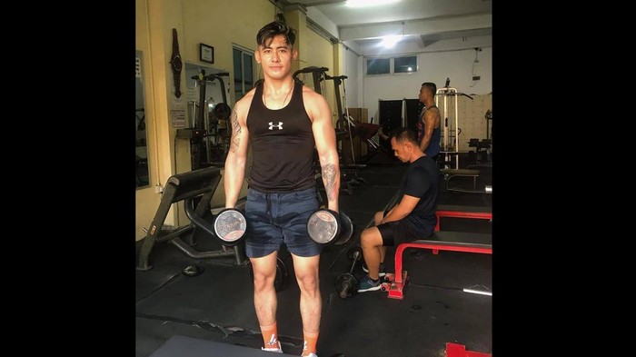 Ini Sosok Penjual Tahu Gejrot Atletis Yang Punya Hobi Ngegym