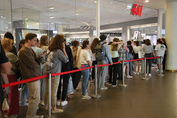 MOSCOW, RUSSIA - AUGUST 3: (RUSSIA OUT) Shoppers stand in line to the entrance of the H&M store, August 3, 2022, in Moscow, Russia. Swedish retailer H&M reopened two stores in Moscow this week to sell off inventory after announcing the company would be exiting the Russian market due to Western sanctions and the military invasion of Ukraine. (Photo by Konstantin Zavrazhin/Getty Images)