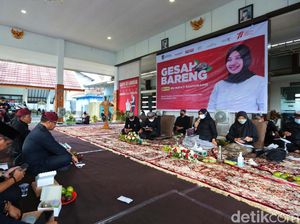 Lesehan Bareng Kades, Bupati Ipuk Gesah Bahas Solusi Masalah Warga