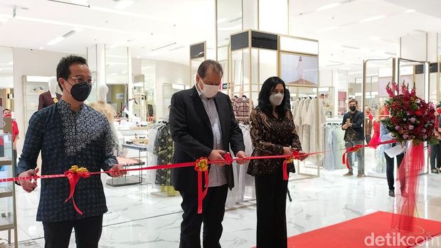 CT saat resmikan Transmart di Trans Icon Surabaya