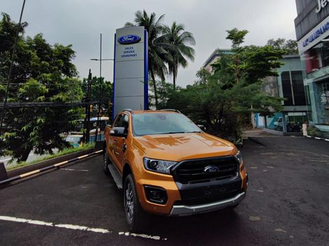 Diler Ford di Warung Buncit, Mampang Jakarta Selatan.