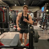 Untuk mendapatkan penampilan seperti saat ini diakui Dimas tidaklah mudah. Ia bahkan hampir setiap hari berolahraga gym. Foto: Instagram/@dimasbeck