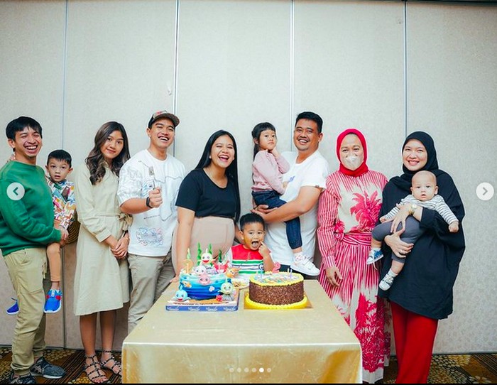 Erina Gudono di acara ulang tahun anak kahiyang ayu Erina Gudono di acara ulang tahun anak kahiyang ayu