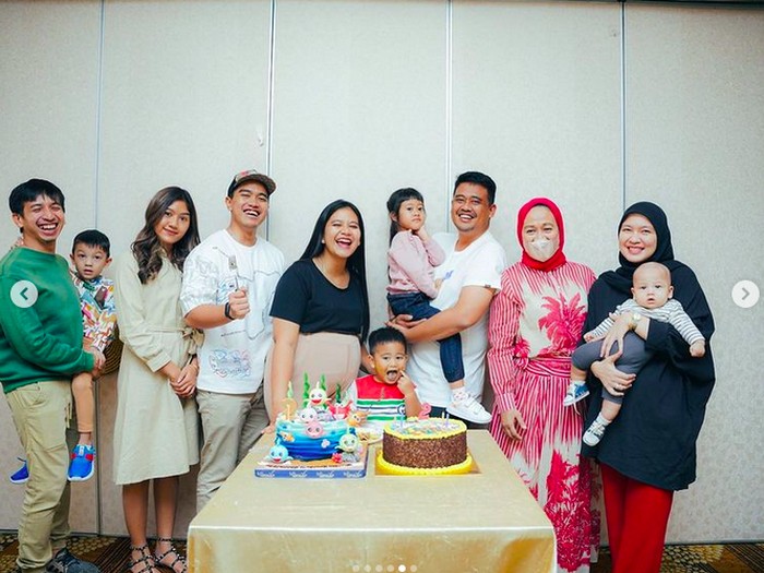 Erina Gudono di acara ulang tahun anak kahiyang ayu