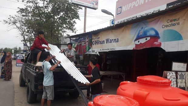 Fitriani Bocah Tanpa Kaki Dapat Kaki Palsu dan Toilet Baru