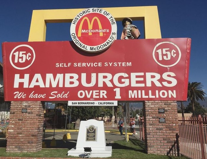 Galeri Museum McDonald's Ada Bungkus Makanan hingga Daftar Menu Antik di Museum McDonald's Ini