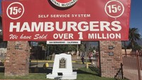 Sebuah museum McDonalds didirikan oleh pria bernama Albert Okura. Museum ini berada di Bernardino, California, Amerika Serikat tepat di bangunan gerai pertama McDonalds. Foto: Instagram/mcdonaldsmuseum