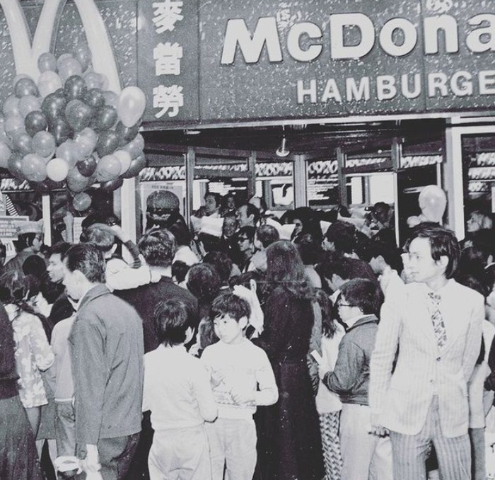 Galeri Museum McDonald's Ada Bungkus Makanan hingga Daftar Menu Antik di Museum McDonald's Ini