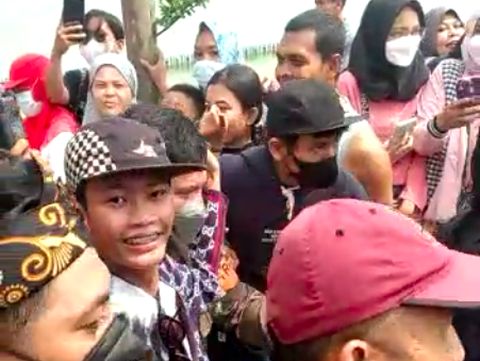 Gubernur Jabar Ridwan Kamil meresmikan Situ Rawa Kalong di Depok bersama Bonge 'SCBD' (Instagram @ekaa.saputra13)