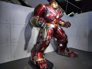 Wah! Ada Replika HulkBuster Seukuran Aslinya di Pameran Marvel Studios
