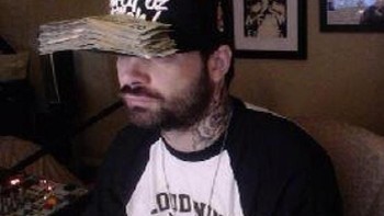 Alasannya jelas, karena Hunter Moore adalah orang di balik website IsAnyoneUp. Foto: Instagram/@iamhuntermoore