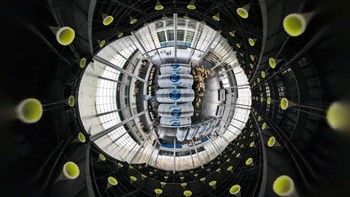 Dari foto 360 derajat tersebut apa yang ada di benak Anda? Yap, panorama tersebut merupakan sebuah laboratorium asam nukleat COVID-19 di Jiangsu, China.