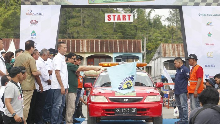 Intip Meriahnya Toba Rally 2022 Danau Toba Rally 2022 kembali digelar. Sebanyak 46 kendaraan peserta yang akan beradu kecepatan di trek sepanjang 333,86 km pada 6-7 Agustus 2022.