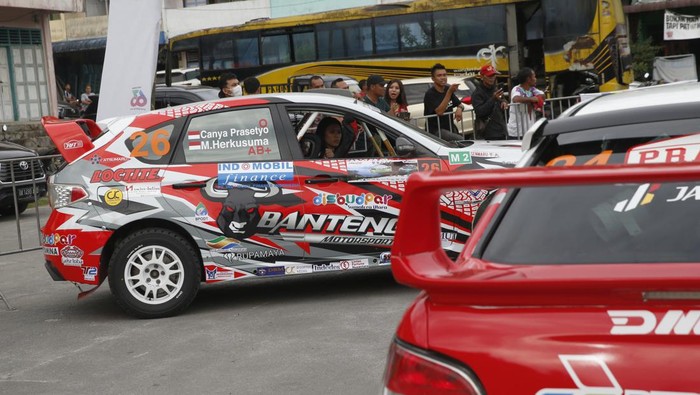 Intip Meriahnya Toba Rally 2022 Danau Toba Rally 2022 kembali digelar. Sebanyak 46 kendaraan peserta yang akan beradu kecepatan di trek sepanjang 333,86 km pada 6-7 Agustus 2022.