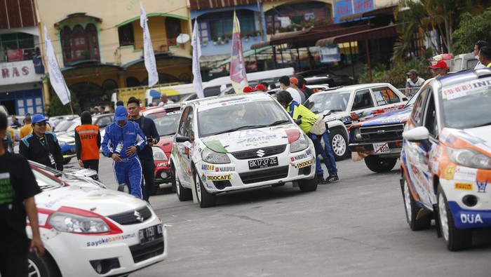 Intip Meriahnya Toba Rally 2022 Danau Toba Rally 2022 kembali digelar. Sebanyak 46 kendaraan peserta yang akan beradu kecepatan di trek sepanjang 333,86 km pada 6-7 Agustus 2022.