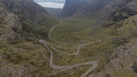 Terbentang 18 km dari Tornapress ke Applecross, Pass of The Cattle dikenal dengan nama The Bealach na Ba. Disebut bersejarah, dulunya jalur ini digunakan untuk menggiring ternak dari Applecross dan pemukiman di sekitar sana. (Getty Images/iStockphoto/Rob Atherton)