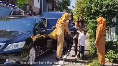 Jan Ethes masuk sekolah dasar.