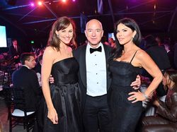 Gaya Pacaran Orang Terkaya Kedua Dunia, Bucin Banget