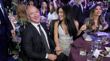 Tidak lagi menjadi CEO Amazon, Jeff Bezos jelas lebih punya banyak waktu daripada sebelumnya walau saat ini dia masih menjabat posisi Executive Chairman. Foto: Getty Images