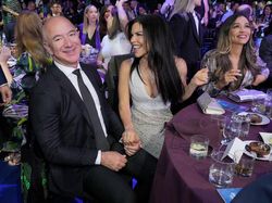 Gaya Pacaran Orang Terkaya Kedua Dunia, Bucin Banget