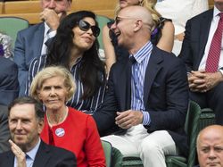 Gaya Pacaran Orang Terkaya Kedua Dunia, Bucin Banget