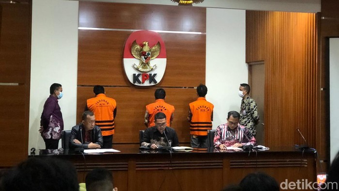 Jumpa pers KPK soal kasus korupsi restitusi pajak di Pare