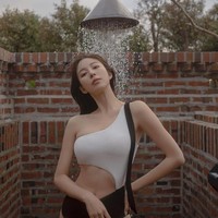 Begini penampilannya saat menjalani pemotretan di Bali.Foto: Instagram @wanna._b