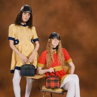 Inilah koleksi Coach musim dingin 2022. Desainer Stuart Vevers menghadirkan koleksi yang mencoba beresonansi dengan audiens lebih muda namun tetap memiliki konsep orisinil milik Coach. Foto: Dok. Coach.