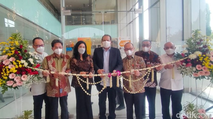 PT Bank Mega Tbk resmi membuka Kantor Regional dan Kantor Cabang di Trans Icon Surabaya. Peresmian dilakukan Chairman CT Corp dan Komisaris Utama Bank Mega Chairul Tanjung.