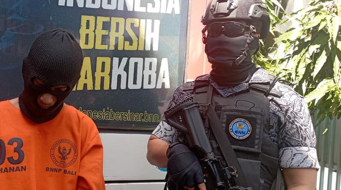 Manajer restoran DPO Mabes Polri dan Polda Sulut ditangkap gegara narkoba di Bali.
