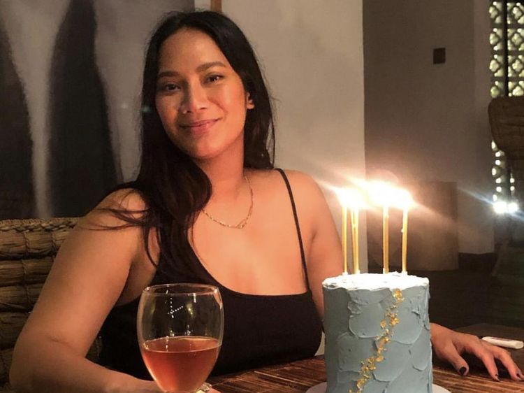 Manisnya Tara Basro, Pemeran Pengabdi Setan Saat Pose dengan Kue