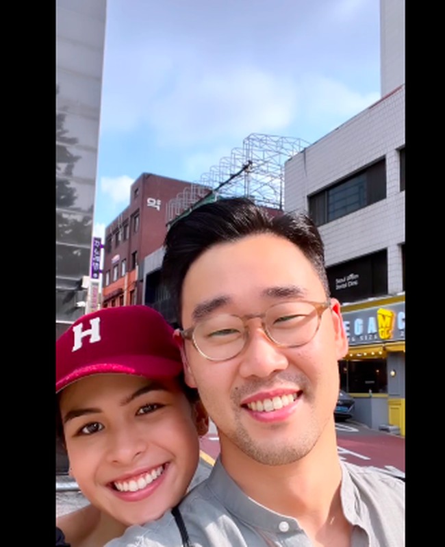 Sejumlah netizen ramai mengomentari konten Maudy Ayunda yang menemani suaminya potong rambut itu. Ada netizen yang menyebut bahwa keromantisan mereka seperti di drama Korea. Foto: dok. Instagram/@maudyayunda