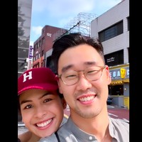 Sejumlah netizen ramai mengomentari konten Maudy Ayunda yang menemani suaminya potong rambut itu. Ada netizen yang menyebut bahwa keromantisan mereka seperti di drama Korea. Foto: dok. Instagram/@maudyayunda