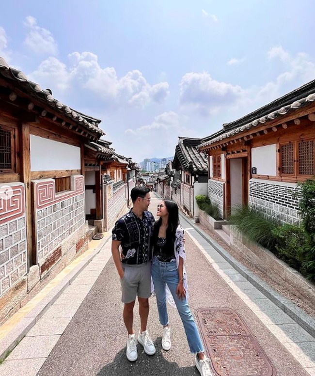 Manis bnr couple ini kyk drakor ya,” tulis netizen mengomentari. “Gemen banget sama pasangan ini,” puji netizen lain. Foto: dok. Instagram/@maudyayunda