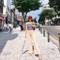 Maudy Ayunda dan Jesse Choi saat ini tengah berada di kampung halaman suaminya yakni di Korea Selatan. Maudy menemani sang suami potong rambut. Foto: dok. Instagram/@maudyayunda