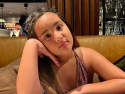 7 Foto Terbaru Mikhayla, Putri Nia & Ardi Bakrie, Curi Atensi Bergaun Panjang