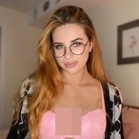 Sarah Beaudet memanfaatkan aplikasi Tinder untuk menjebak pria-pria tak setia. Wanita asal Kanada ini menargetkan pria yang profil Tindernya terlalu berlebihan memamerkan keunggulan fisiknya. Sejauh ini, model 23 tahun tersebut sudah membongkar kepalsuan lima pria. Foto: Instagram