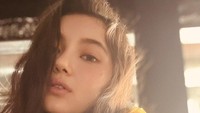 Beberapa netizen juga menyebut Danielle seperti boneka. Foto: (dok. Twitter)