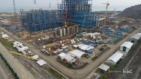 Selain USC, PLTU Suralaya dilengkapi dengan sistem penanganan gas buang yang canggih. Proyek ini menggunakan sistem Electrostatic Precipitator, Flue Gas Desulphuration System dan Selective Catalytic Converter. Sistem-sistem tersebut memiliki fungsinya masing-masing dimana gas buang dari hasil pembakaran akan disalurkan ke sistem-sistem tersebut sehingga kandungan berbahaya dari gas buang tersebut, seperti Nitrogen Oksida (NOx), Sulphur Oksida (SO2), partikulat padat, dan lainnya dapat dikurangi sampai batas aman atau bahkan dihilangkan.