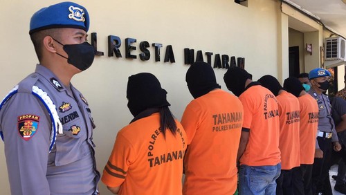 Para tersangka kasus narkotika jenis sabu dibekuk di Mapolresta Mataram, Jumat (5/8/2022).